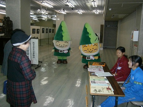 写真2：受け付けでお出迎え