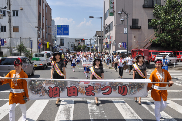 写真：オープニングパレード