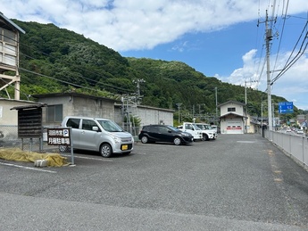 写真：岩本駅前駐車場