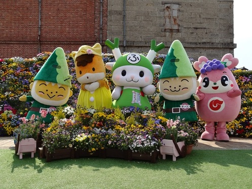 写真：たっくん、ぐんまちゃん、ふっかちゃん、まっくん、しんとうちゃん