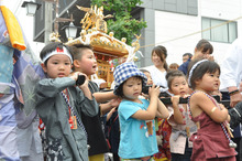 写真：幼児みこし