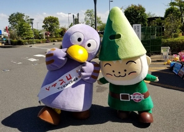 写真　コバトン、まっくん
