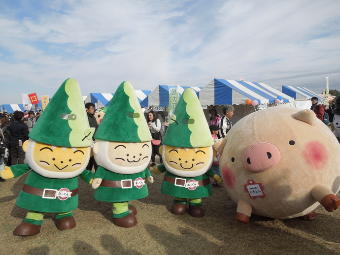 写真　ぬまたんち、ころとん