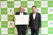 松井さん　農業振興船津賞を市長へ報告