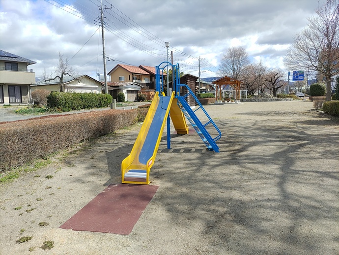 画像：両方向中型滑り台